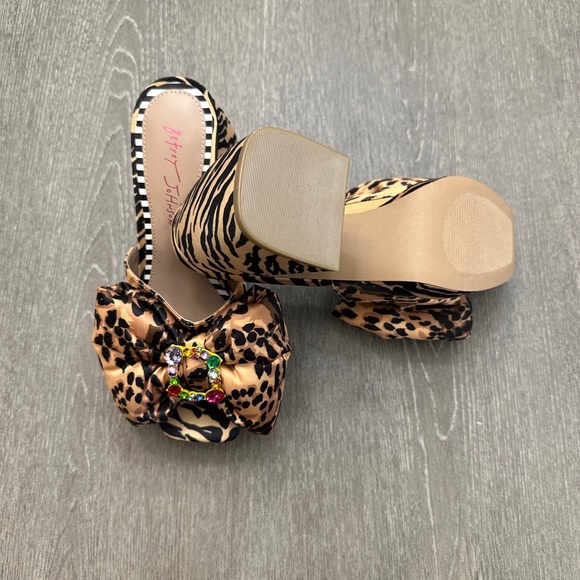 Betsey Johnson Leopard Print Heels - Picture 8 of 12